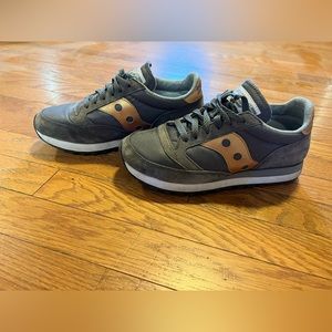 Saucony Original Jazz 81 sneaker size 8.5 womens color grey/gold